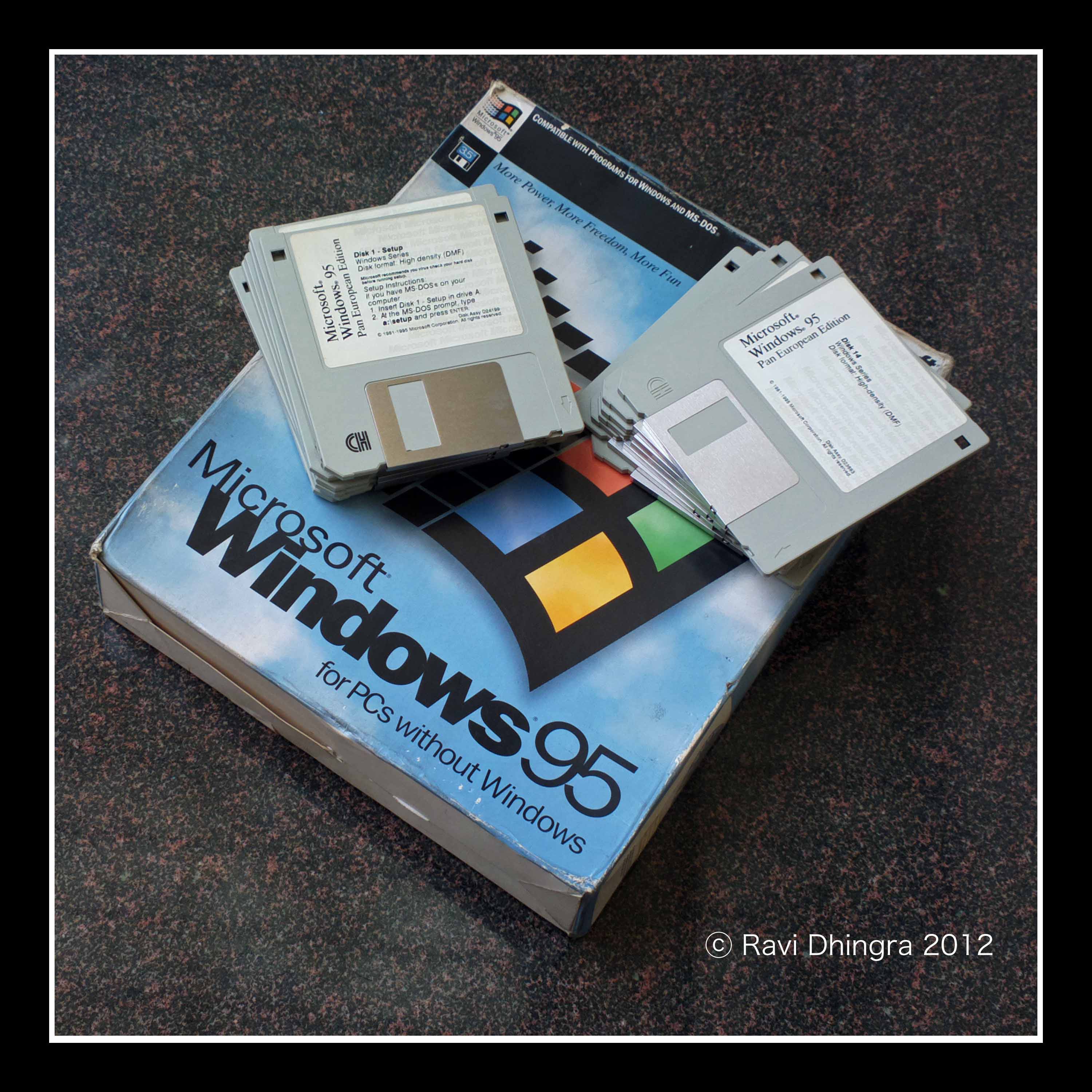 Коробочная версия купить. Виндовс 95 на дискетах. Windows 95 диск. Флоппи диск Windows 95. Windows 95 на дискетах 3.5.